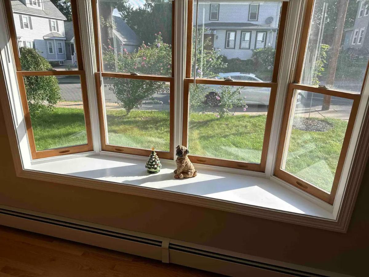 Room In Single Family House - Suburban Neighborhood In Boston Exterior photo