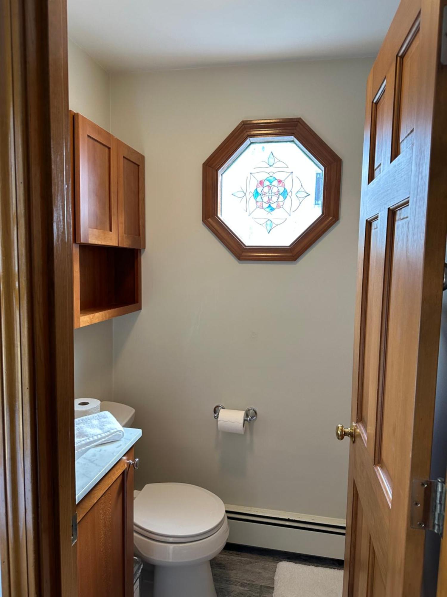 Room In Single Family House - Suburban Neighborhood In Boston Room photo